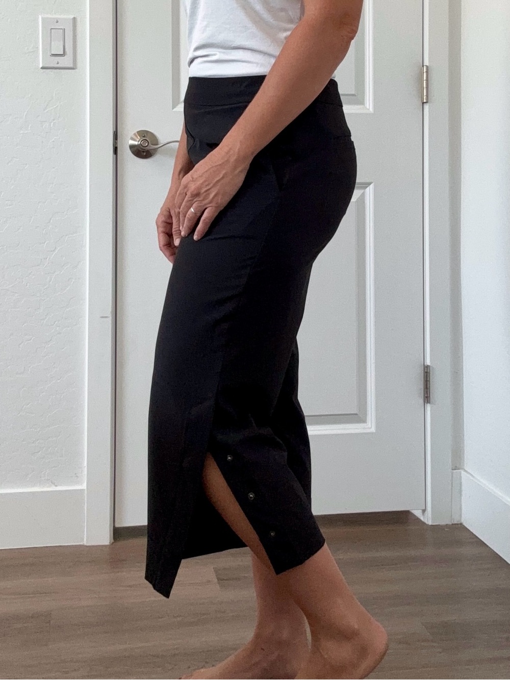 Chico’s Zenergy Lightweight Wide Leg Capri with Snap Button Hem in Black